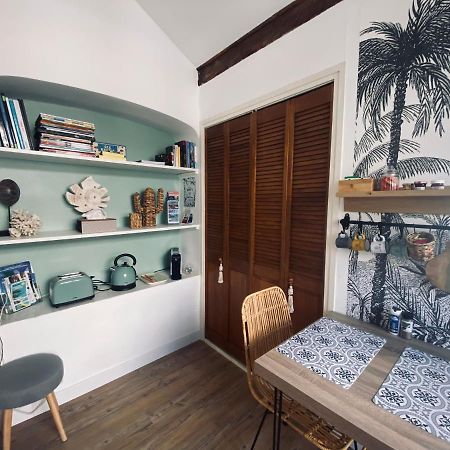 Jolie Studio Climatise Avec Parking Et Proche De La Mer Carqueiranne Luaran gambar