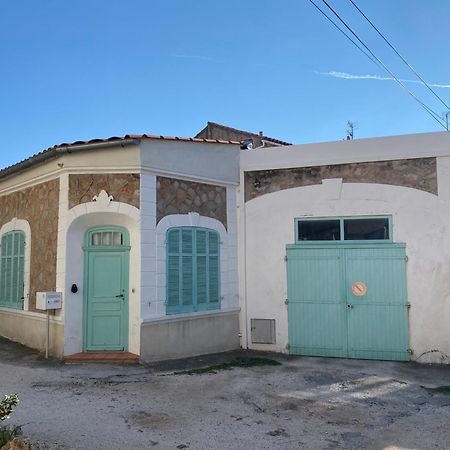 Jolie Studio Climatise Avec Parking Et Proche De La Mer Carqueiranne Luaran gambar