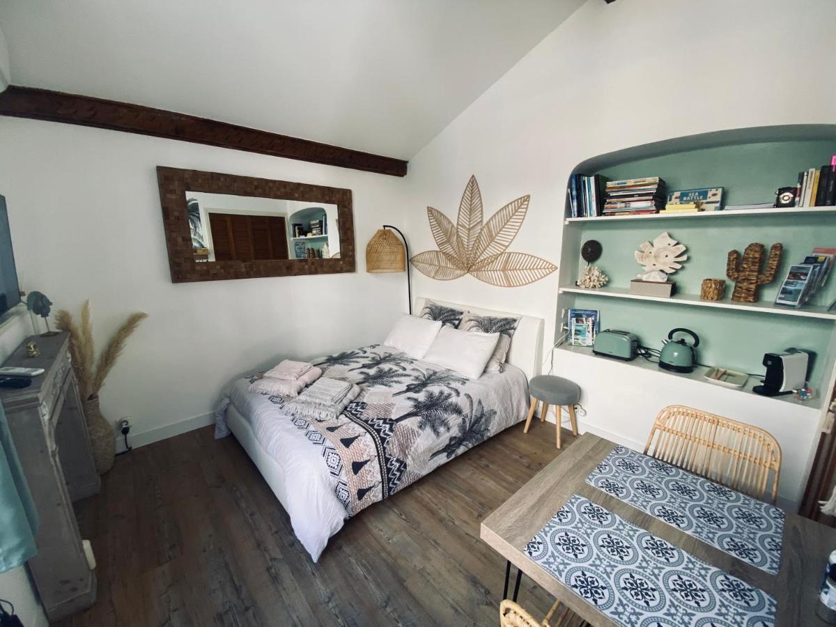 Jolie Studio Climatise Avec Parking Et Proche De La Mer Carqueiranne Luaran gambar